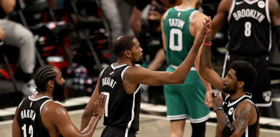 Kevin Durant fue nuevamente bujía para los Nets, equipo qeu venció a los Celtics