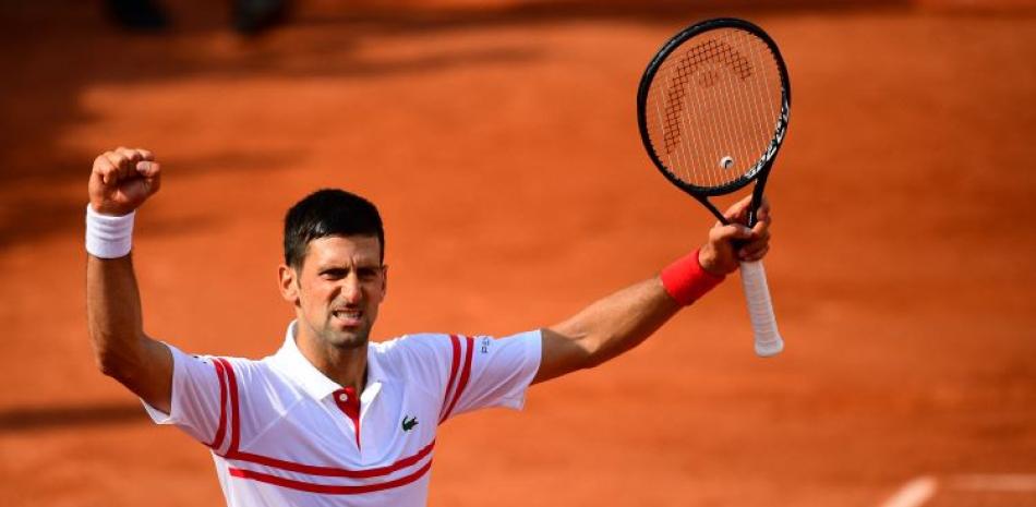 Novak Djokovic reacciona luego de su triunfo sobre Pablo Andújar en el Abierto de Francia.