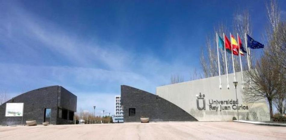 Vista general de la entrada de la Universidad Rey Juan Carlos (URJC) en Móstoles (Madrid). EFE/Daniel Martínez/Archivo