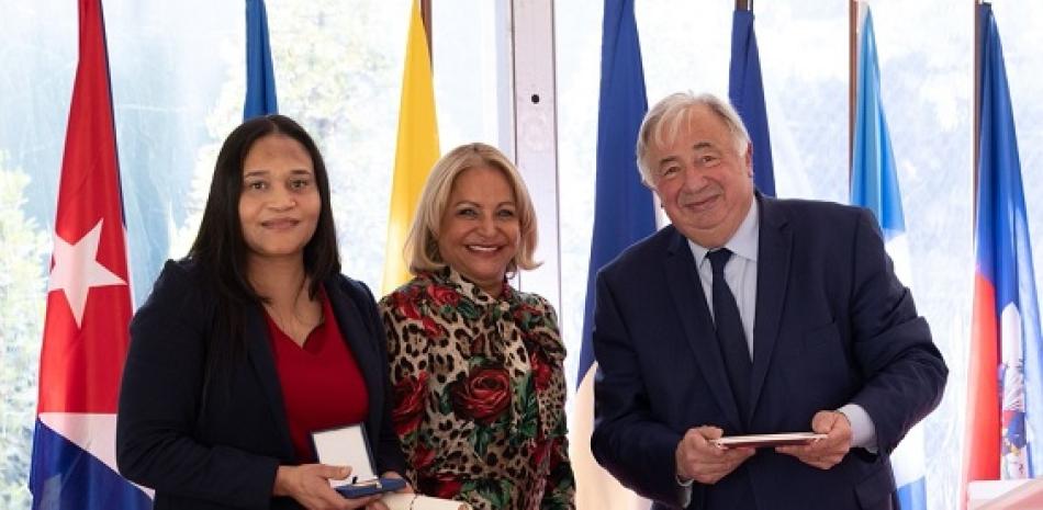 Dra. Raquel Mercedes, S.E. Sra. Rosa Hernández de Grullón y  el Sr. Gérard Lacher, presidente del Senado de Francia.