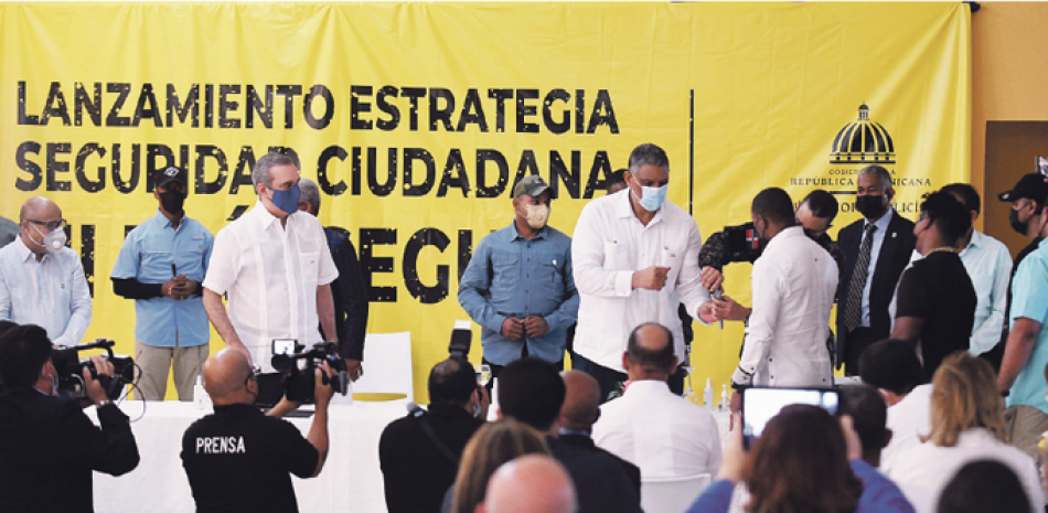 El presidente Luis Abinader y el ministro de Interior, Jesús Vásquez encabezaron el acto que dejó en marcha el plan. /JA MALDONADO