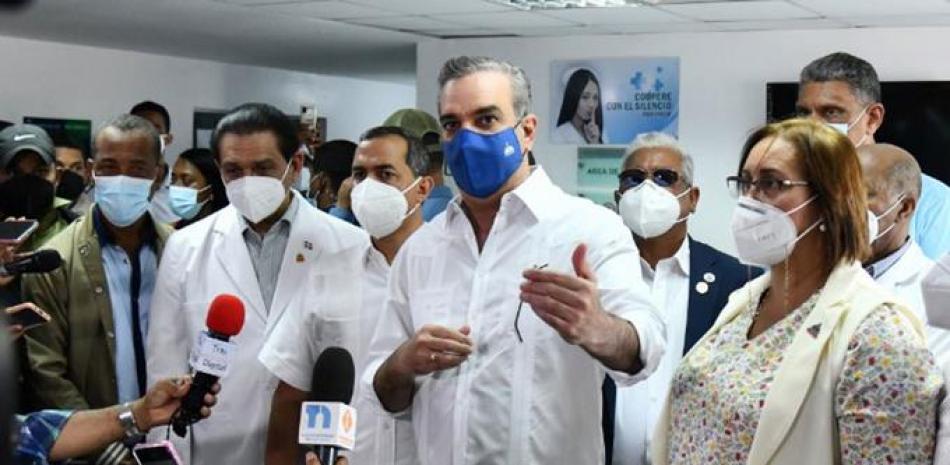 El presidente Abinader visitó el hospital de Bajos de Haina.