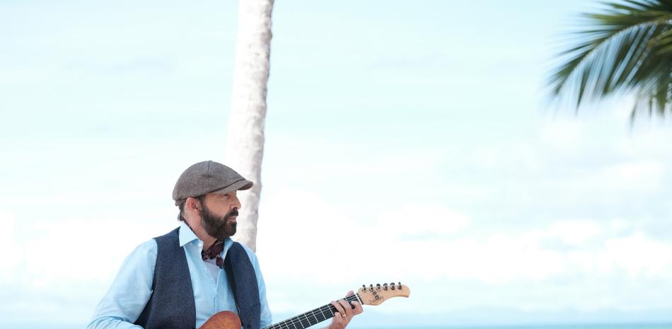 “Juan Luis Guerra: Entre el mar y palmeras”, es el concierto especial realizado para HBO, y que ha dirigido su hijo, Jean Guerra desde la playa de Miches, El Seibo.