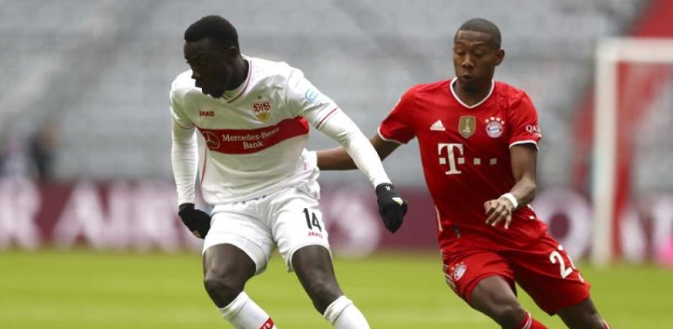 El jugador del Stuttgart Silas Wamangituka aparece en acción en el encuentro ante el Bayern Munich en la Bundesliga.