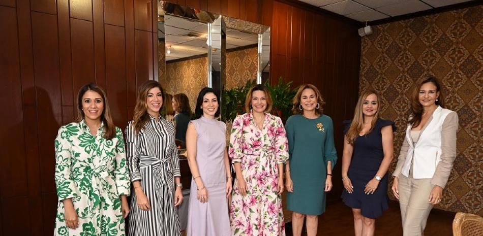 Giselle Plá, Carolina Artur, Sabrina Andújar, Noelia García de Pereyra, Rosanna Rivera, Patricia Hernández y Celeste Pérez,