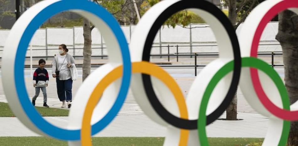 Los anillos olímpicos frente al Museo Olímpico de Japón en Tokio.