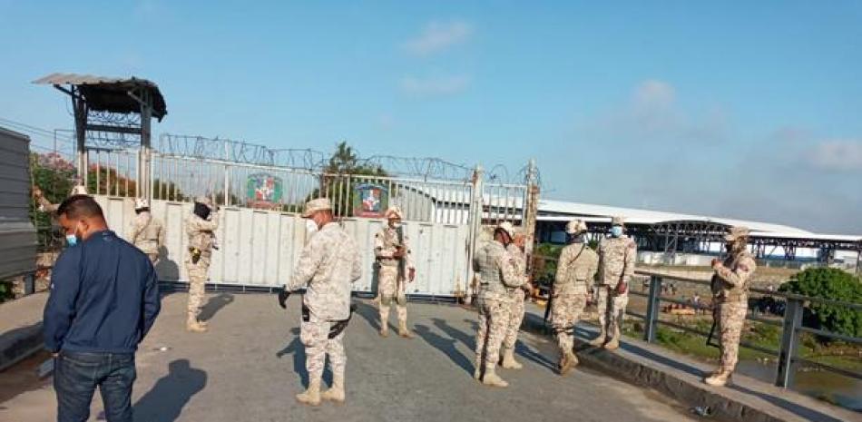 Militares controlan el paso de comerciantes en Dajabón.