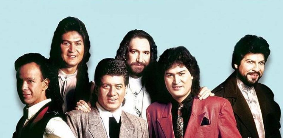 Los Bukis es una banda mexicana de música grupera fundada en 1972 por los primos Marco Antonio Solís y Joel Solís. Ganó premios como mejor grupo latino entre 1982 y 1995.