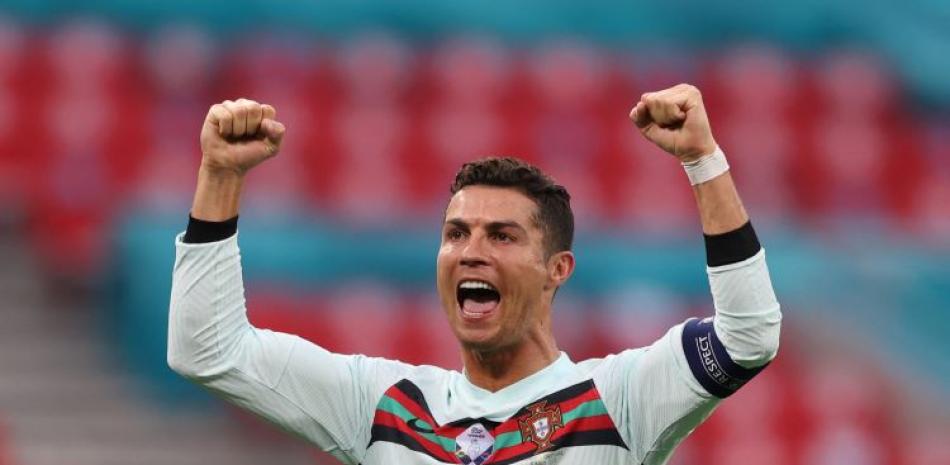 Cristiano Ronaldo, de Portugal, celebra luego de la victoria de su equipo sobre Hungría en la jornada del marte en el Eurocopa de Fútbol.