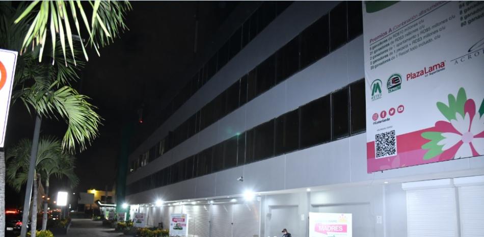 Edificio que aloja las oficinas de la Lotería Nacional, en el Centro de los Héroes, en Santo Domingo. VICTOR RAMIREZ/LD