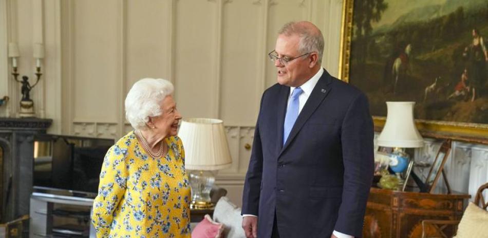 La reina Isabel II de Inglaterra recibe al primer ministro australiano Scott Morrison en el Castillo de Windsor, el martes 15 de junio de 2021 en Windsor, Inglaterra.

Foto: Steve Parsons/ Pool Photo vía AP