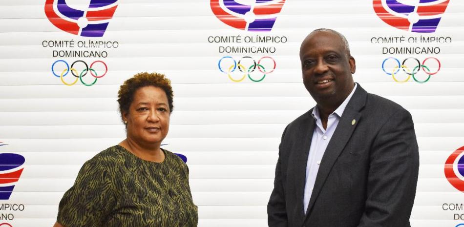 Lissette Sánchez, de Fedomede y Gerardo Suero Correa, Jefe de Misión de la delegación dominicana para Tokio2020.