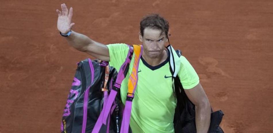 Rafael Nadal saluda luego de su derrota en la semifinal del Roland Garros.