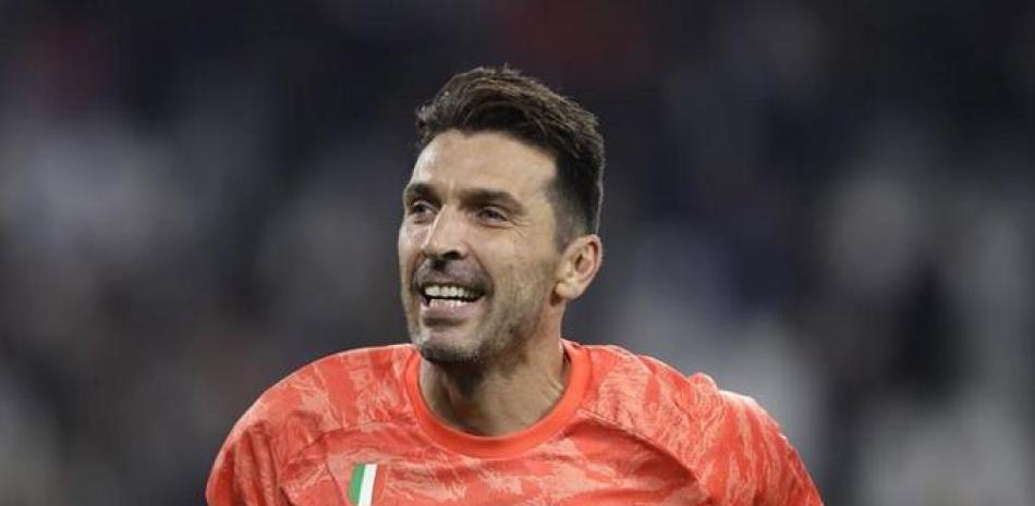 El arquero de Juventus Gianluigi Buffon celebra una victoria ante Bologna en un partido de la Serie A en octubre de 2019.