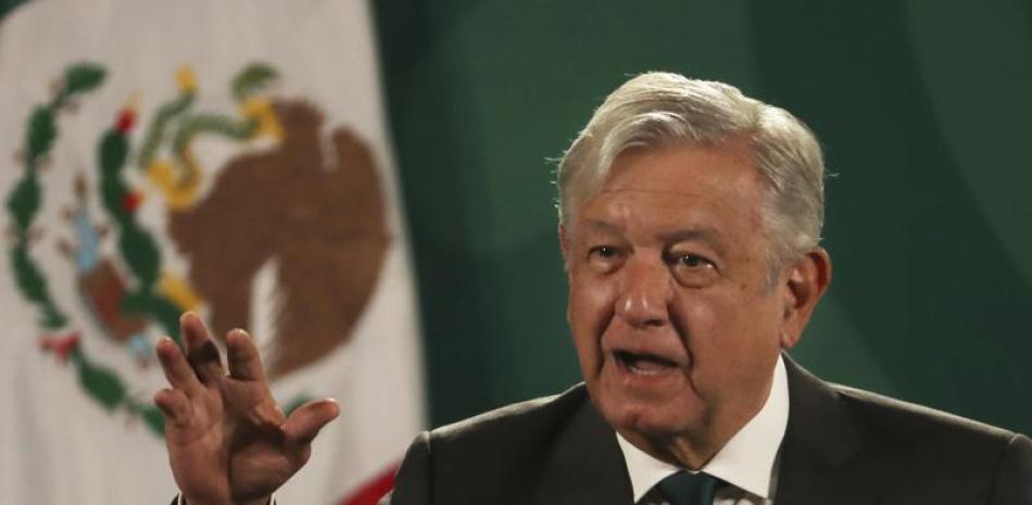 El presidente de México, Andrés Manuel López Obrador, da su conferencia de prensa diaria en el Palacio Nacional de la Ciudad de México, el martes 8 de junio de 2021. (AP Foto/Marco Ugarte).