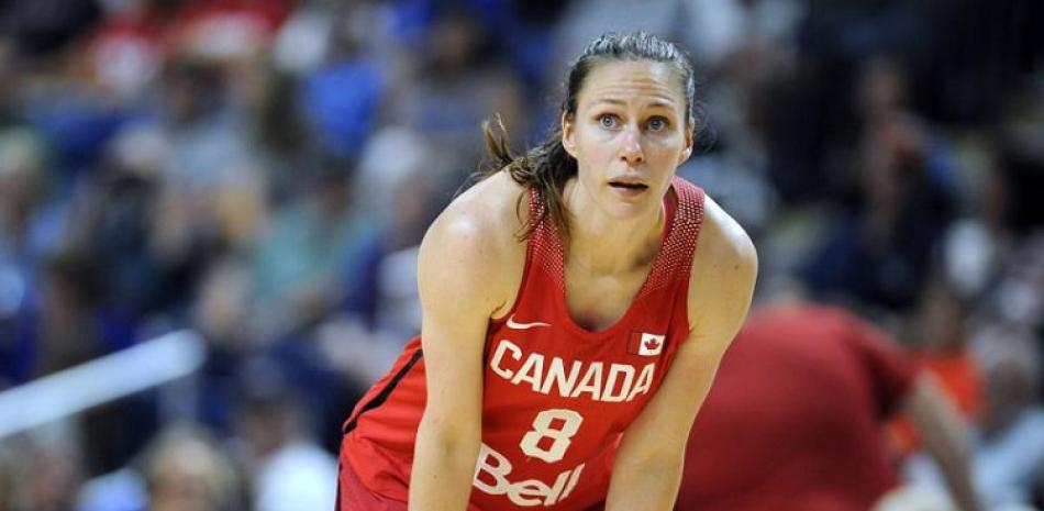 Kim Gaucher se debate entre las opciones de jugar baloncesto olímpico o amamantar a su hija.