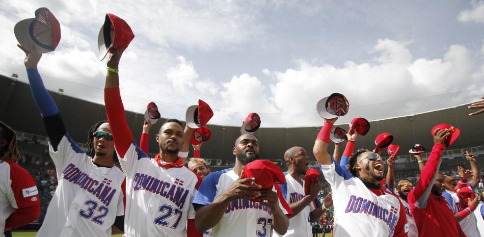 Varios de los jugadores dominicanos en un momento de la celebración del club y su avance a los Juegos Olímpicos.