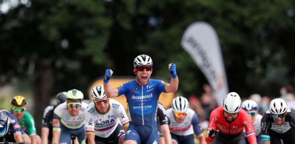 Marc Cavendish celebra luego de su victoria en la cuarta etapa del Tour de Francia.