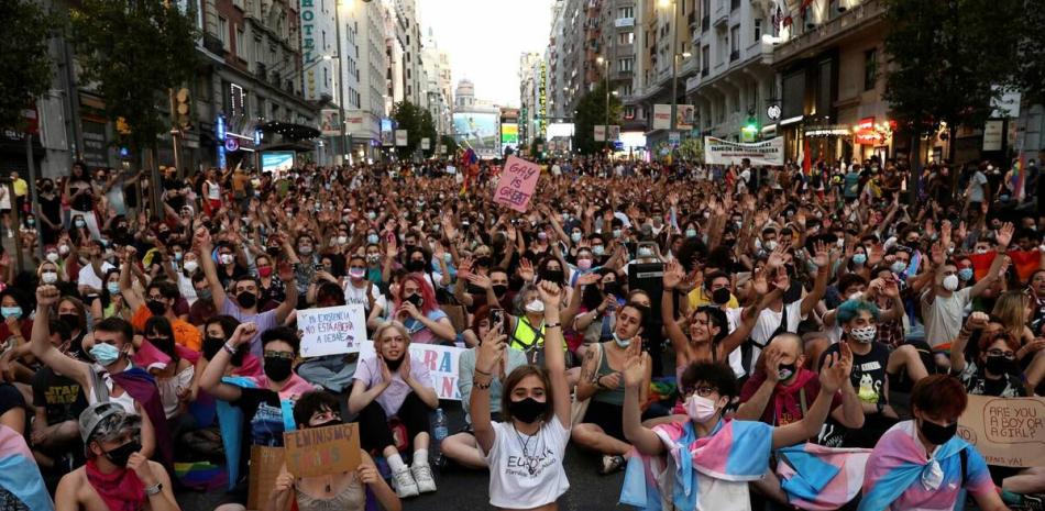 Centenares de personas participan en la manifestación convocada por Orgullo Crítico Madrid, alternativa a la marcha estatal del Orgullo 2021. (EFE)
