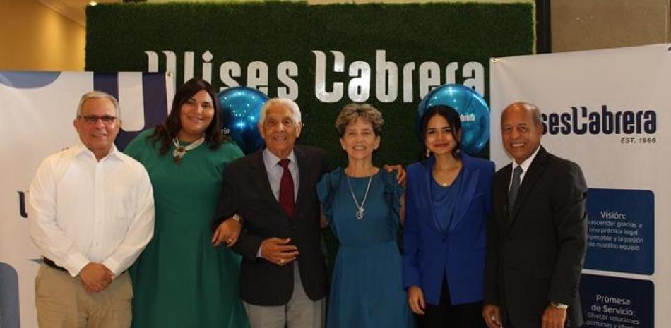 José Cruz, Mónica Villafaña, Ulises Cabrera, Leslie Cabrera, Magdalena Almonte y Ángel Pérez.