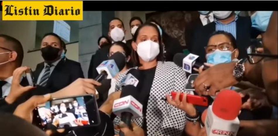 La fiscal Mirna Ortiz al momento de depositar la petición de medida coerción contra Jean Alain Rodríguez y sus colaboradores. VICTOR RAMIREZ/LD