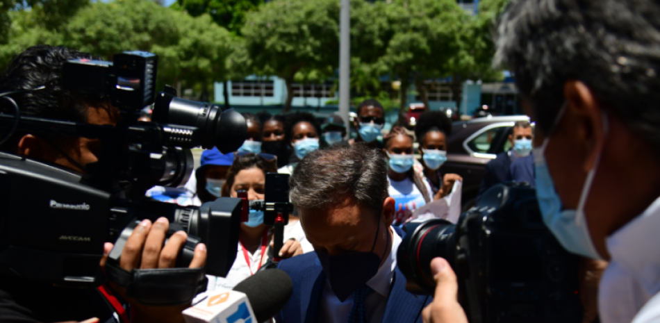 Jean Alain Rodríguez a su llegada a la Procuraduría General de la República, ayer, diez meses después de salir como procurador. Volvió a salir pero como reo. JA MALDONADO/LD