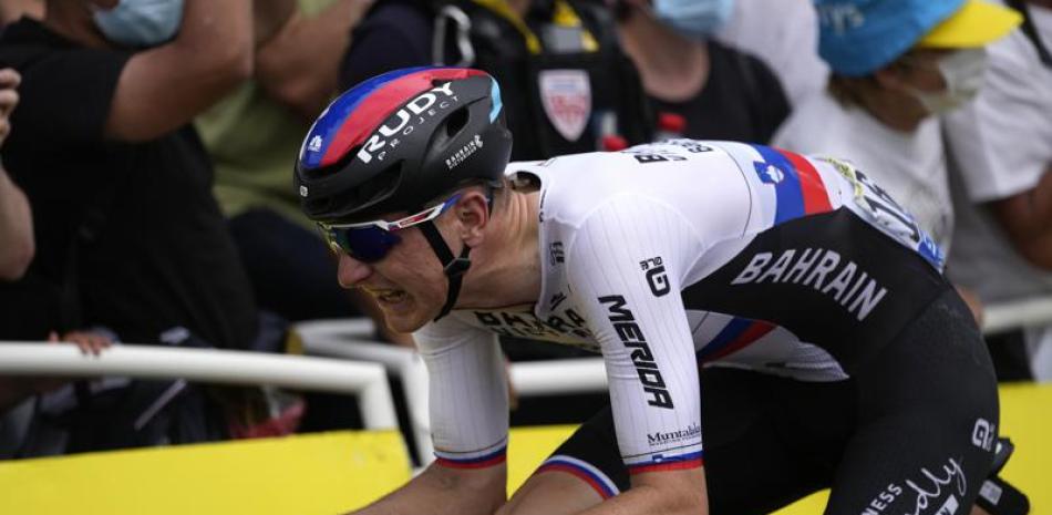 Matej Mohoric aparece en acción durante la etapa de este viernes en el Tour de Francia en la cual quedó en la primera posición.