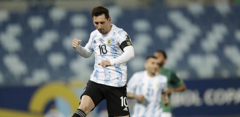 Lionel Messi, de Argentina, celebra luego de anotar un gol frente a Bolivia en uno de los partidos de la fase de grupo de la Copa América.