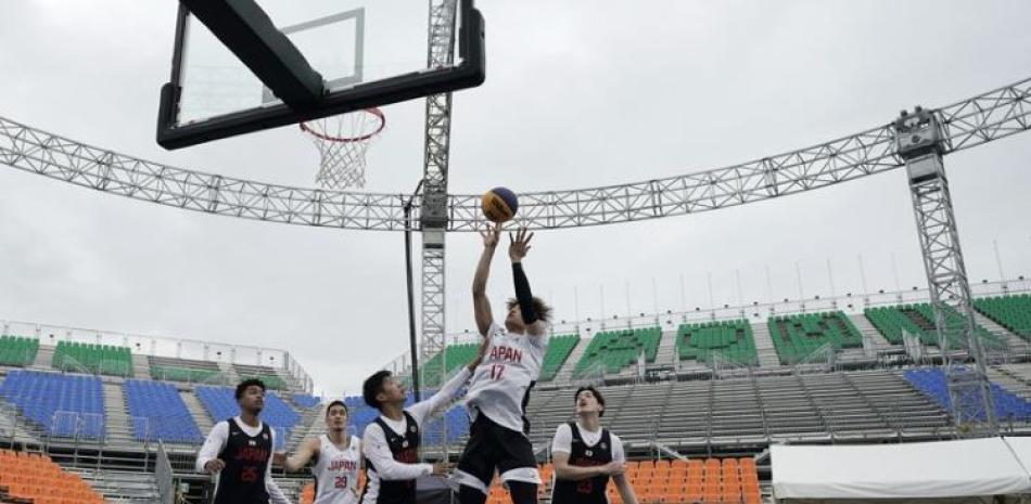 En esta foto del 16 de mayo de 2021, un ensayo del torneo olímpico de baloncesto 3x3 en el Parque Deportivo Urbano de Aomi.