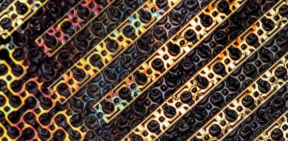 Ingenieros del MIT y colegas en Corea del Sur han desarrollado una "piel electrónica" a prueba de sudor, un avance en dispositivos inteligentes de esta naturaleza más duraderos.