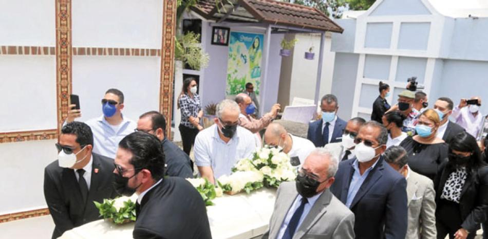 Willy Rodríguez fue sepultado en el cementerio de Guaco, en La Vega. O. DOMÍNGUEZ/ LD