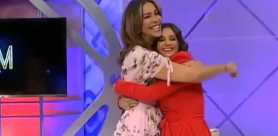 Mariasela Alvarez y Diana Lora anunciaron la salida de la joven comunicadora del programa "Esta Noche Mariasela". Ella se va a vivir a Canadá.