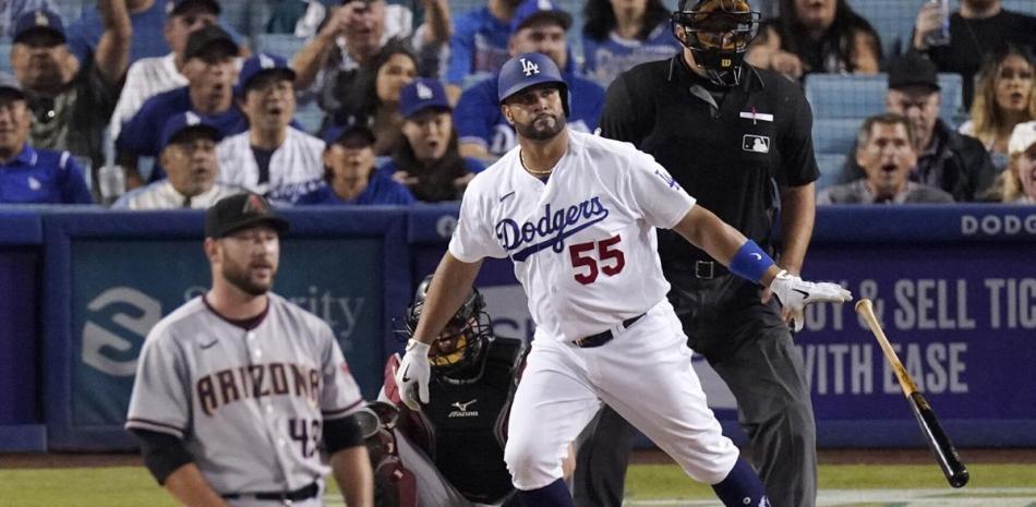 Albert Pujols al momento de disparar uno de los dos vuelacercas este sábado