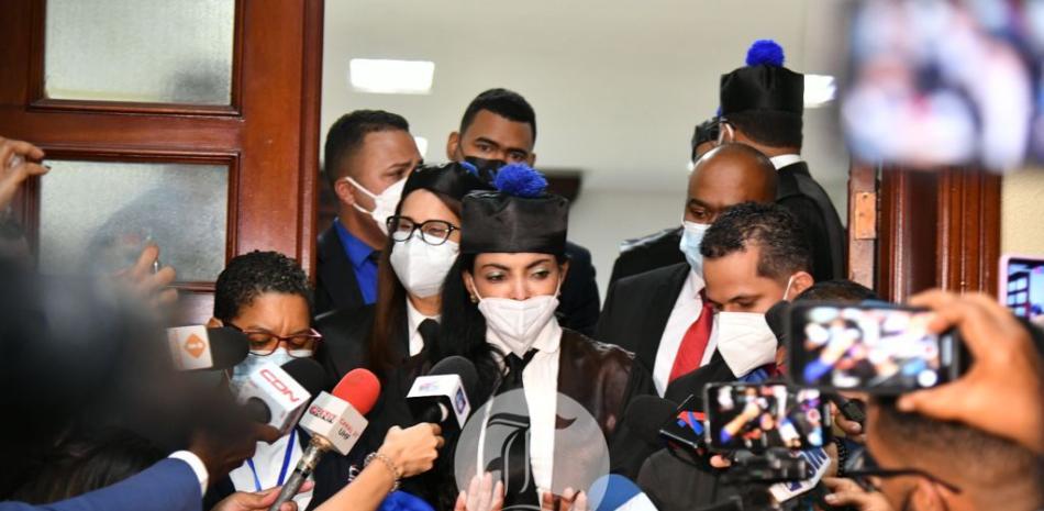 Procuradora adjunta Yeni Berenice Reynoso a su salida de la sala en el Palacio de Justicia en Ciudad Nueva. 

Foto, Víctor Ramírez.