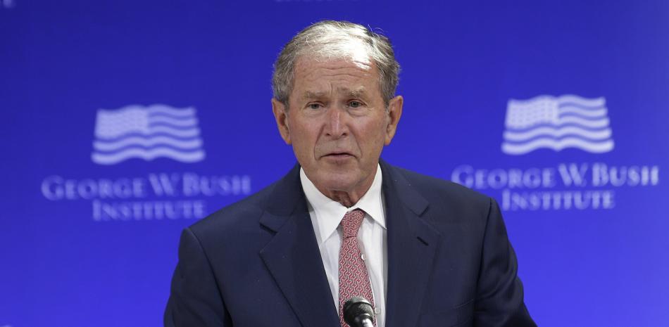 En esta fotografía de archivo del jueves 19 de octubre de 2017, el ex presidente de Estados Unidos, George W. Bush, habla en un foro patrocinado por el Instituto George W. Bush en Nueva York.

Foto: AP / Seth Wenig