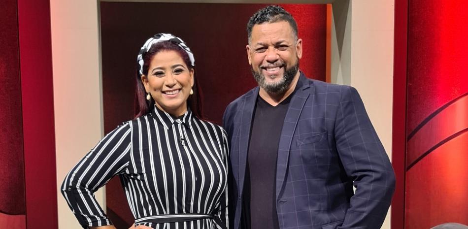 Jochy Jochy y Yenny Polanco Lovera en el programa "Fiesta y personalidades", que se transmite los domingos por el canal 4RD.