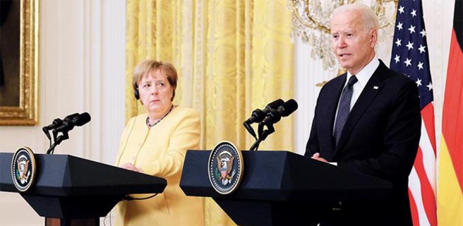 La canciller alemana Angela Merkel y el presidente Joe Biden, en conferencia de prensa en la Casa Blanca ayer, en Washington AP