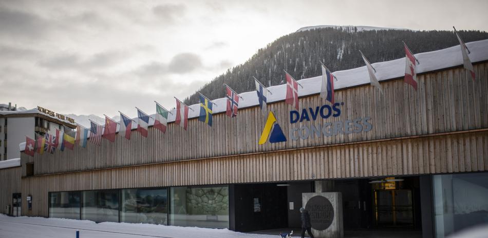 Un centro de convenciones en Davos, Suiza, el 25 de enero del 2021.

Foto: Gian Ehrenzeller/Keystone via AP