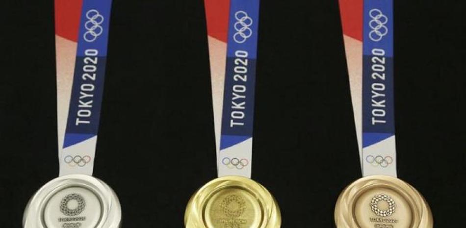 En esta foto el 24 de julio de 2019, las medallas de los Juegos Olímpicos de Tokio 2020 son exhibidas.