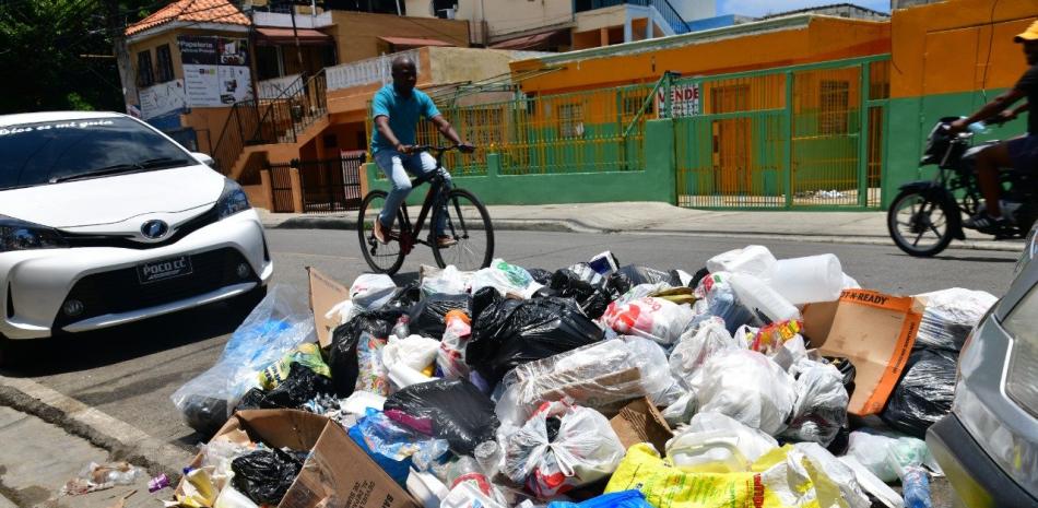 Basura en el municipio Santo Domingo Este, en fotografía tomada el jueves 22 de julio, 2021. ADRIANO ROSARIO/LD
