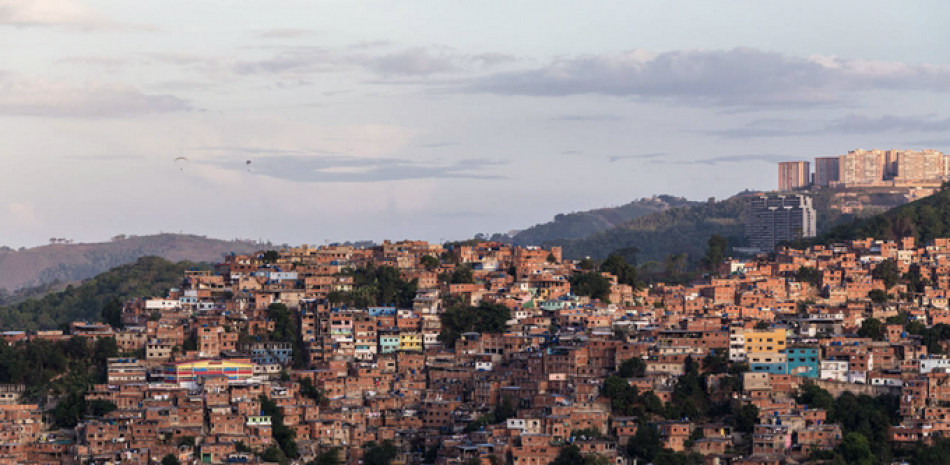 Imagen de un suburbio popular de Caracas,. Venezuela/Alamy