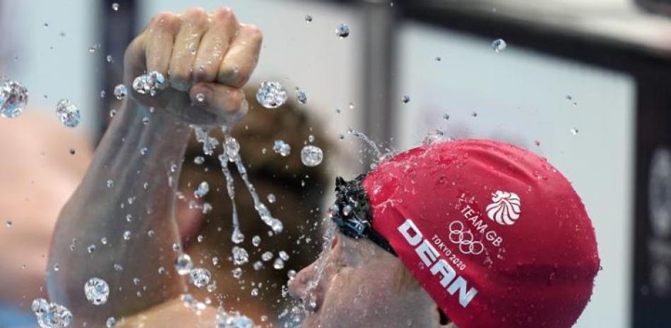 El británico Tom Dean celebra su triunfo en los 200 metros libres, el martes 27 de julio de 2021, en Tokio.
