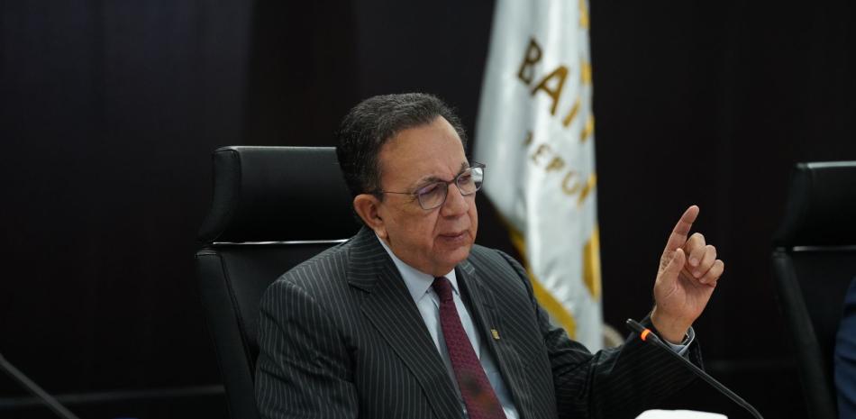 Héctor Valdez Albizu, durante la rueda de prensa.