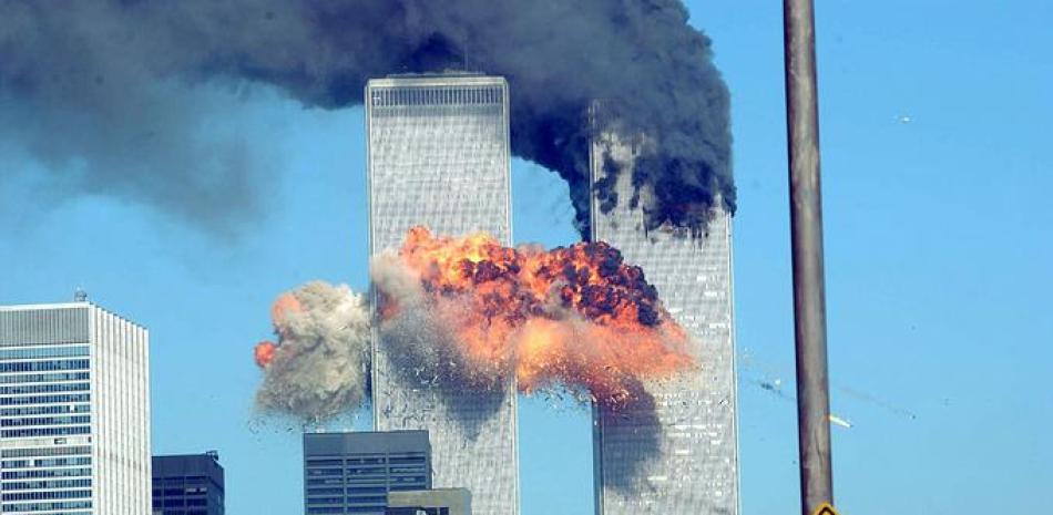 Así se veían las torres gemelas del World Trade Center el 11 de septiembre de 2001 cuando dos aviones se estrellaron contra ellas en los ataques terroristas más mortíferos de la historia del país. (Crédito: Spencer Platt/Getty Images)