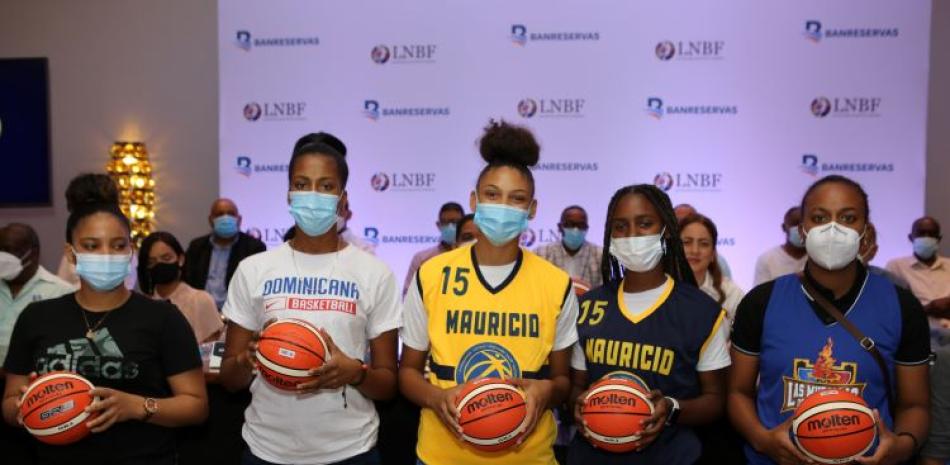 Algunas de las atletas que estarán compitiendo en la quinta versión de la Liga Dominicana de Baloncesto Femenino.