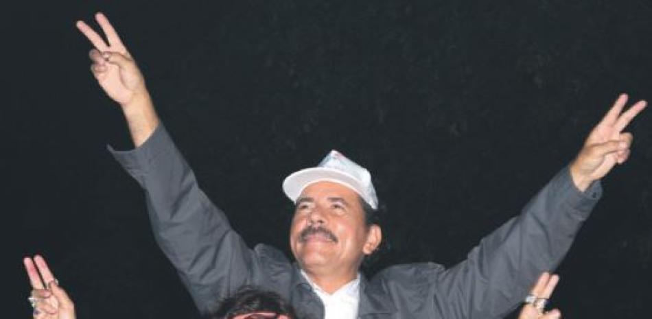 Daniel Ortega y su esposa Rosario Murillo. Foto: AFP.