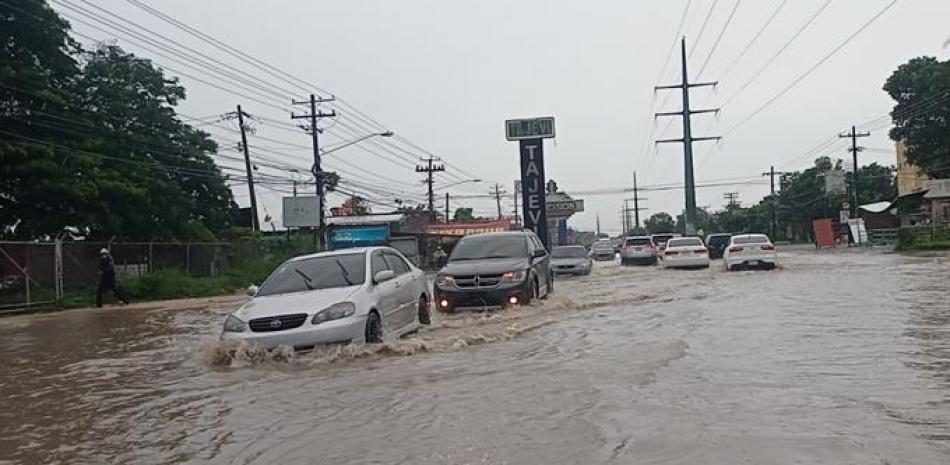 Imagen captada en Santo Domingo Este este jueves 12 de agosto por el fotógrafo de Listín Diario José Alberto Maldonado. Las lluvias provocadas por Fred han inundado las principales vías del Gran Santo Domingo.