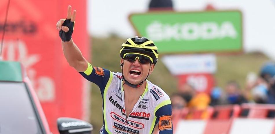 Rein Taaramäe celebra luego de ganar la tercera etapa y tomar la camiseta de líder de la Vuelta a España.