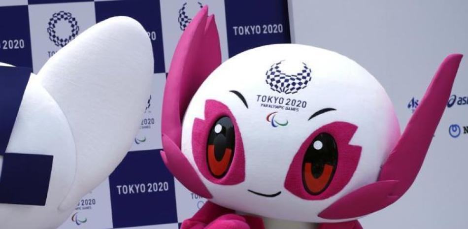 La mascota de los Juegos Paralímpicos de Tokio, "Someity", es presentada en un evento en Tokio en el año 2018.