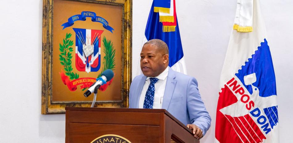 Adán Peguero, director general del Instituto Postal Dominicano (INPOSDOM).